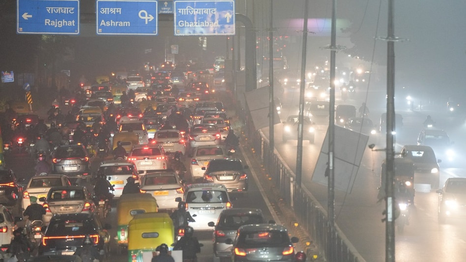 Vehicles stuck in a traffic jam as a layer of smog engulfs the city amid deterioration in the capital's air quality, in New Delhi Vehicles stuck in a traffic jam as a layer of smog engulfs the city amid deterioration in the capital's air quality, in New Delhi