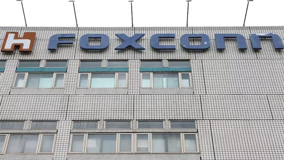 Foxconn hires 30,000 new staff. Foxconn hires 30,000 new staff.
