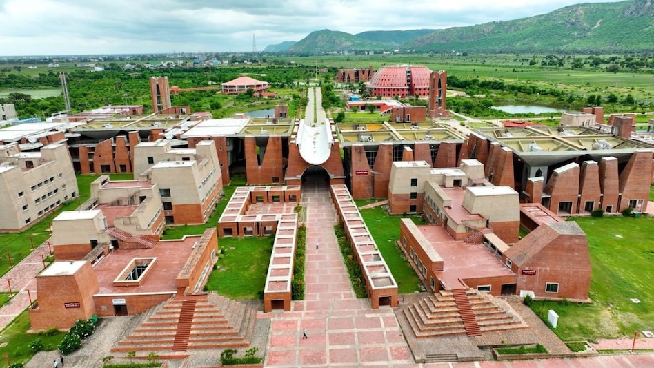 The modern Nalanda University (NU) at Rajgir is located close to the site of the ancient ruins of Nalanda The modern Nalanda University (NU) at Rajgir is located close to the site of the ancient ruins of Nalanda