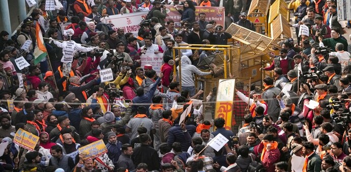 Security at the site was significantly tightened, with a three-layer barricade and the deployment of around 15,000 police and paramilitary personnel. Security at the site was significantly tightened, with a three-layer barricade and the deployment of around 15,000 police and paramilitary personnel.