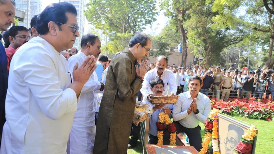 Thackeray brothers reunite after 20 years, to challenge Mumbai civic polls as a united front Thackeray brothers reunite after 20 years, to challenge Mumbai civic polls as a united front