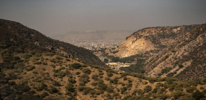 Aravalli mining freeze: States told to stop issuing new leases across the range Aravalli mining freeze: States told to stop issuing new leases across the range