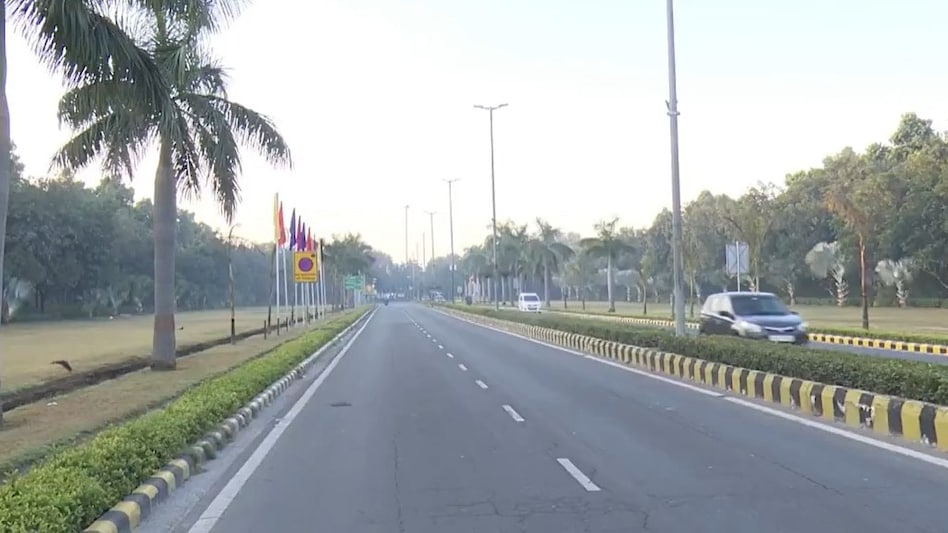 Morning visuals from Shanti Path show the national capital under clear skies. (Image: PTI) Morning visuals from Shanti Path show the national capital under clear skies. (Image: PTI)