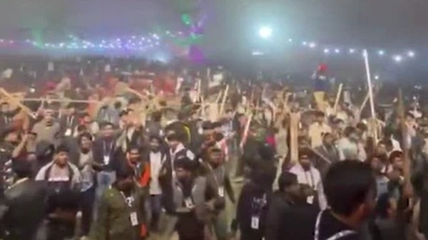 James was scheduled to go on stage at around 09:30 pm at the school campus.