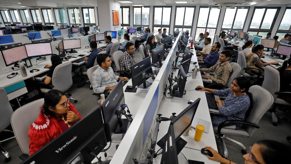 While flexible arrangements within organisations are shrinking, freelance and contract work has grown steadily. While flexible arrangements within organisations are shrinking, freelance and contract work has grown steadily.