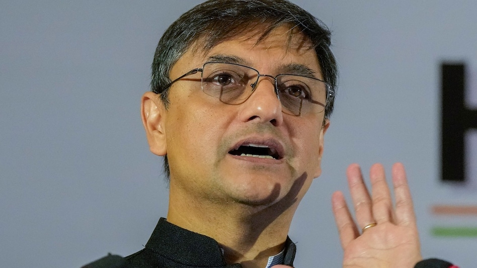 Highlighting India’s vibrant startup ecosystem, Sanyal contrasted young entrepreneurs with established business families. Highlighting India’s vibrant startup ecosystem, Sanyal contrasted young entrepreneurs with established business families.