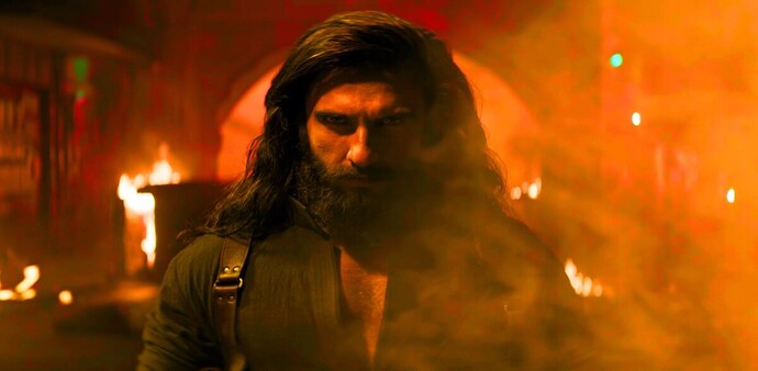 At the worldwide box office, Dhurandhar crossed the ₹1,000 crore mark as of December 25, earning ₹1,006.7 crore within 21 days. At the worldwide box office, Dhurandhar crossed the ₹1,000 crore mark as of December 25, earning ₹1,006.7 crore within 21 days.