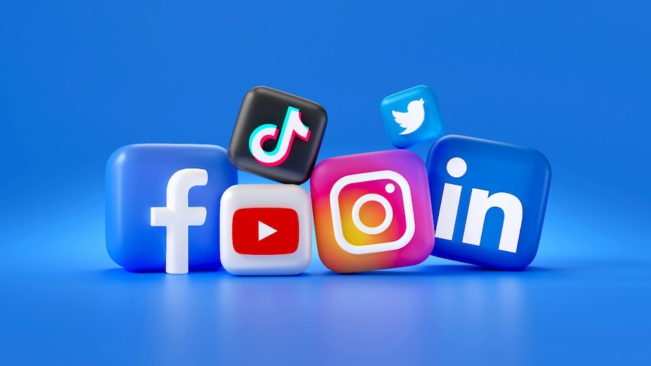 New York mandates mental health warning for social media platforms with infinite scrolling, auto-play, and algorithmic feeds. (Photo: Unsplash) New York mandates mental health warning for social media platforms with infinite scrolling, auto-play, and algorithmic feeds. (Photo: Unsplash)