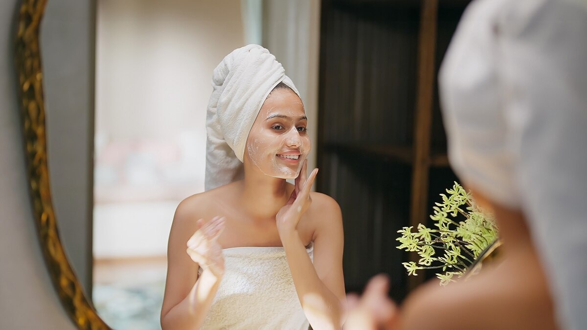 Cold weather, weak skin: Dermatologists explain how to fix winter dryness the right way