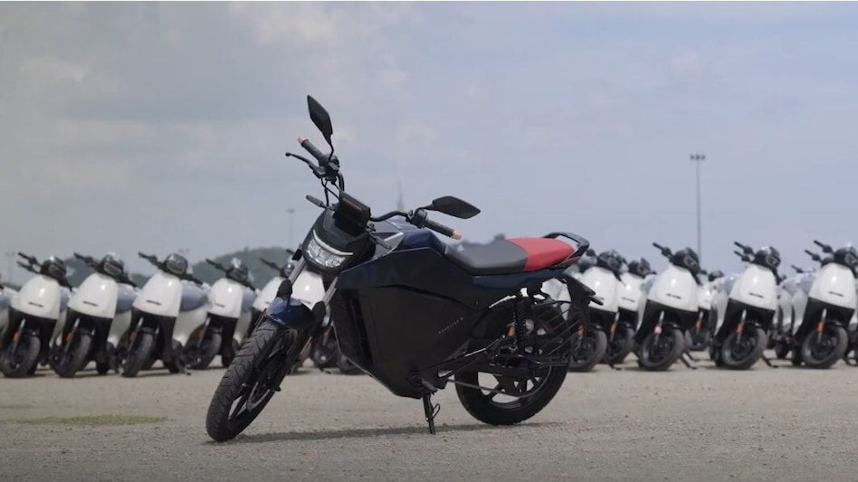 The Roadster X+ is the first electric motorcycle in India to be certified with a completely in-house developed 4680 Bharat Cell battery pack, marking a significant milestone for Ola Electric's manufacturing capabilities. The Roadster X+ is the first electric motorcycle in India to be certified with a completely in-house developed 4680 Bharat Cell battery pack, marking a significant milestone for Ola Electric's manufacturing capabilities.