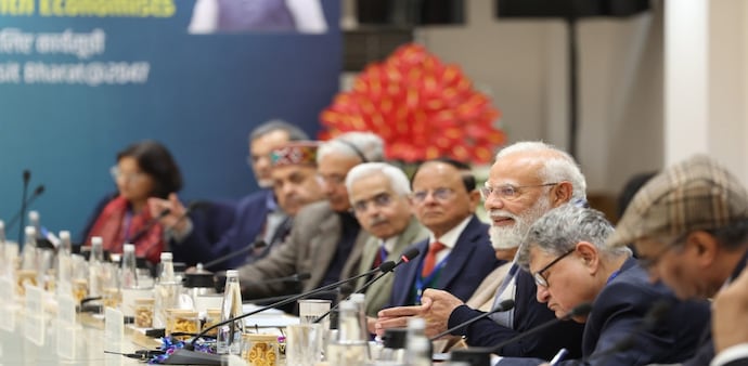 PM Modi meets economists at NITI Aayog PM Modi meets economists at NITI Aayog