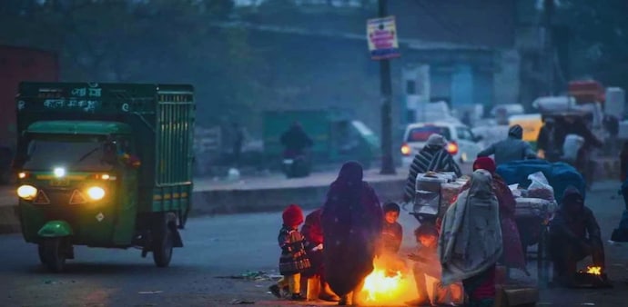 A cold wave is declared when the minimum temperature drops between 4.5 degrees Celsius and 6.5 degrees Celsius below the normal average. A cold wave is declared when the minimum temperature drops between 4.5 degrees Celsius and 6.5 degrees Celsius below the normal average.