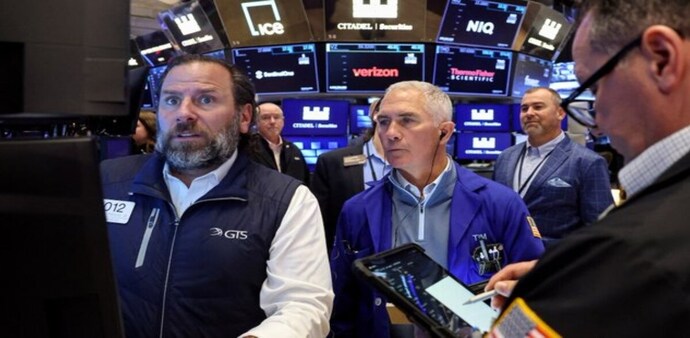 Market sentiment was already fragile after Trump floated a proposal to cap credit card interest rates at 10% for one year. Market sentiment was already fragile after Trump floated a proposal to cap credit card interest rates at 10% for one year.