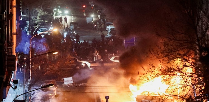 Amid Iran unrest, US warns citizens of arrest risk and urges land exits Amid Iran unrest, US warns citizens of arrest risk and urges land exits