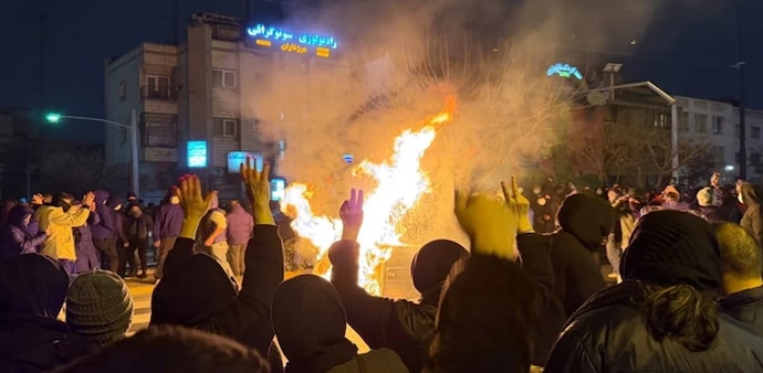 iran news Iran death toll climbs as Trump weighs intervention, Israel briefs on regime risks iran news Iran death toll climbs as Trump weighs intervention, Israel briefs on regime risks