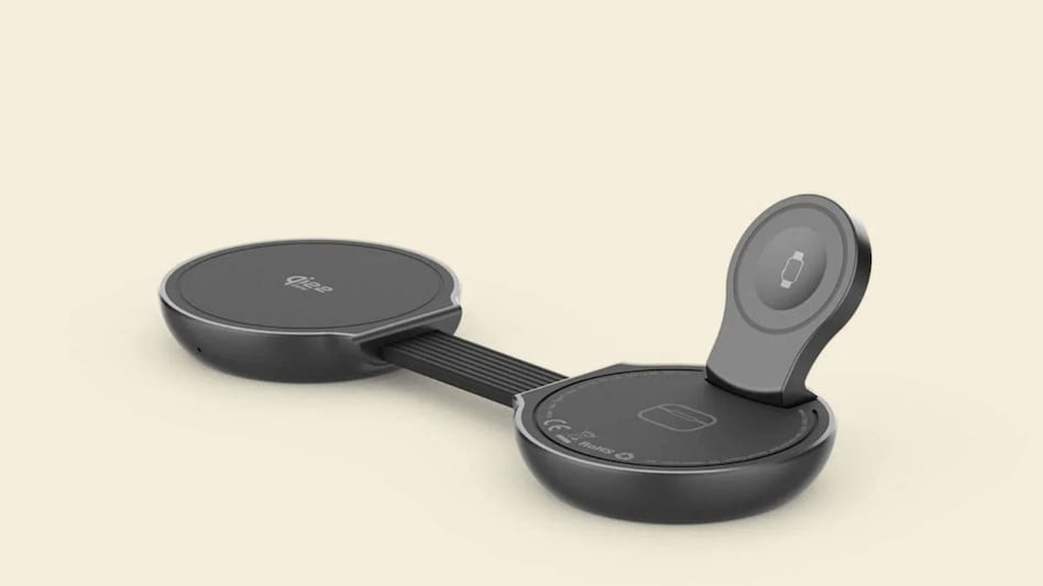 Stuffcool Nexi 3-in-1 foldable magnetic wireless charger Stuffcool Nexi 3-in-1 foldable magnetic wireless charger