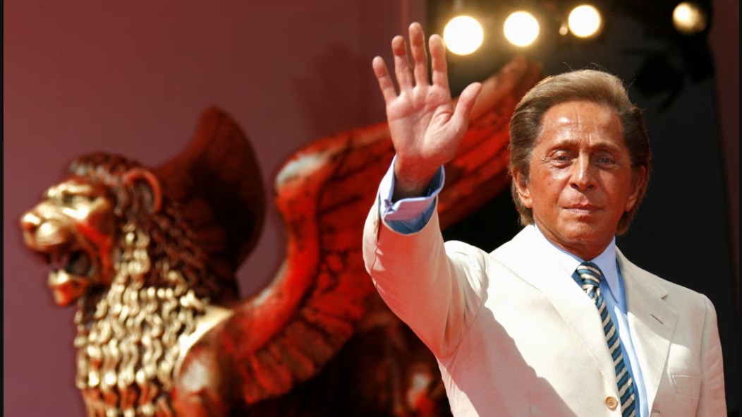 Valentino, icon of the fashion industry, dies at 93