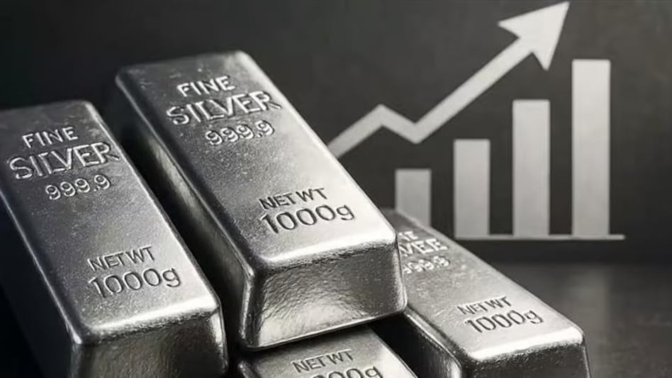 As per experts, renewed trade tensions are weighing on the U.S. dollar, providing fresh momentum to the rally in gold and silver. As per experts, renewed trade tensions are weighing on the U.S. dollar, providing fresh momentum to the rally in gold and silver.