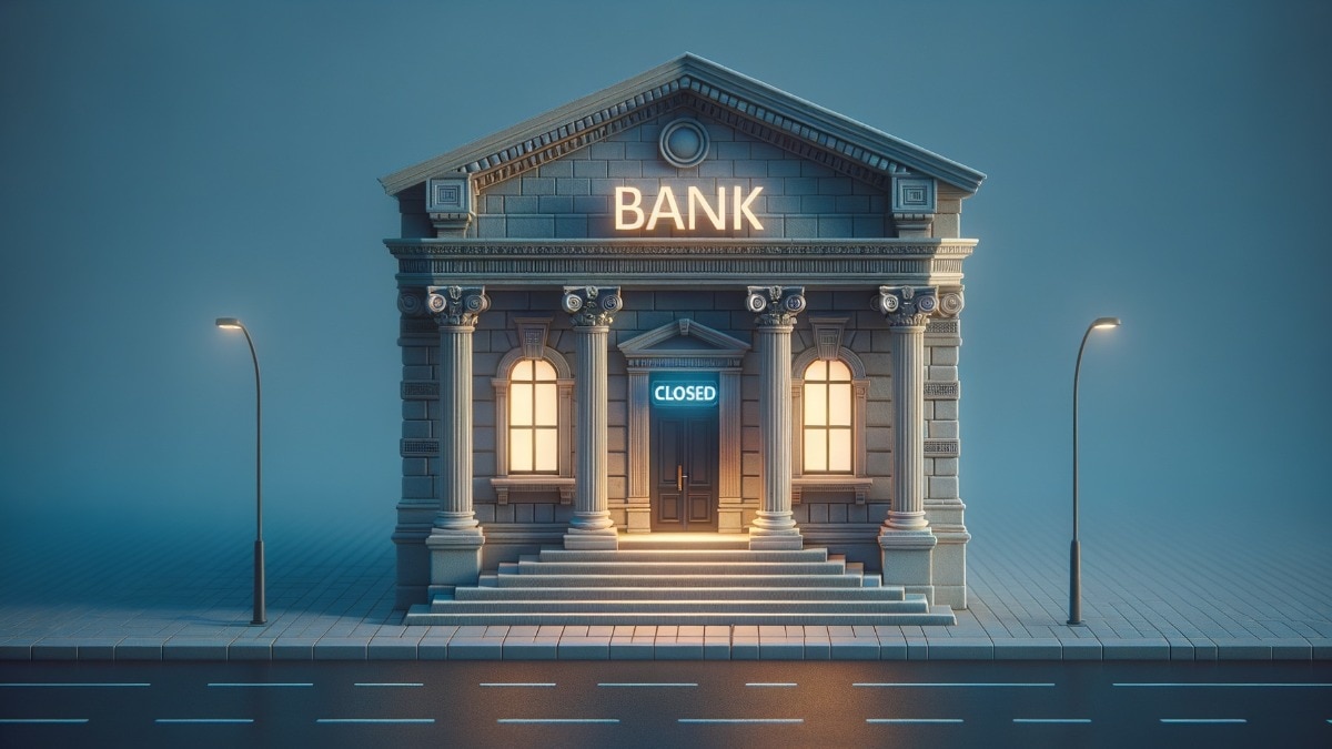 At present, bank employees get Sundays and the second and fourth Saturdays off every month.