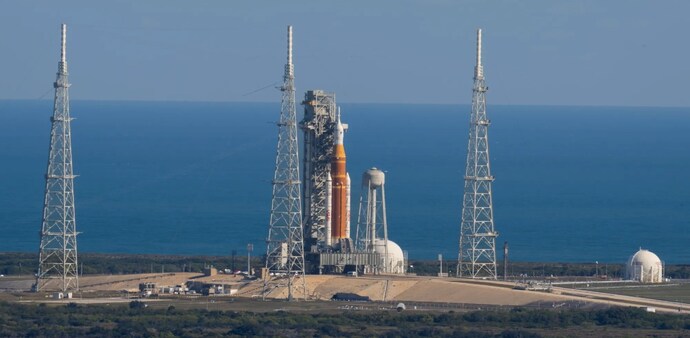 Artemis II will launch aboard NASA’s Space Launch System (SLS) Block 1 rocket, paired with the Orion spacecraft, from Launch Complex 39B at Kennedy Space Center in Florida. Artemis II will launch aboard NASA’s Space Launch System (SLS) Block 1 rocket, paired with the Orion spacecraft, from Launch Complex 39B at Kennedy Space Center in Florida.