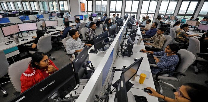 The five-year roadmap focuses squarely on generating jobs and crowding in private investment, with $8-10 billion in annual support from the Bank Group. The five-year roadmap focuses squarely on generating jobs and crowding in private investment, with $8-10 billion in annual support from the Bank Group.