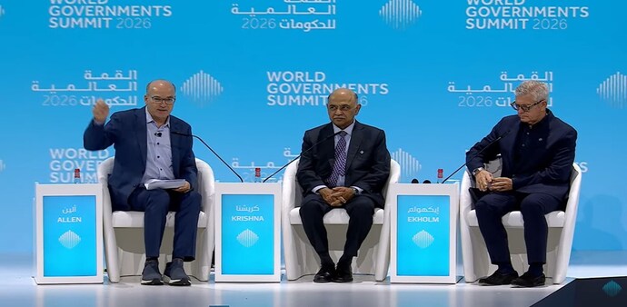 From left to right: Axios co-founder and executive editor Mike Allen, IBM CEO Arvind Krishna, Ericsson Group CEO Börje Ekholm. From left to right: Axios co-founder and executive editor Mike Allen, IBM CEO Arvind Krishna, Ericsson Group CEO Börje Ekholm.