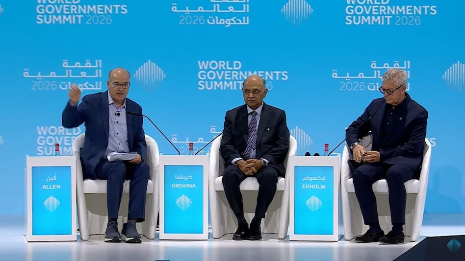 From left to right: Axios co-founder and executive editor Mike Allen, IBM CEO Arvind Krishna, Ericsson Group CEO Börje Ekholm. From left to right: Axios co-founder and executive editor Mike Allen, IBM CEO Arvind Krishna, Ericsson Group CEO Börje Ekholm.