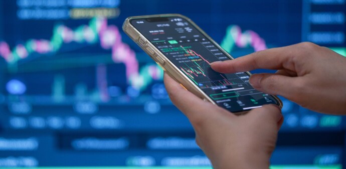Gold and silver fell on Thursday as the US dollar firmed after stronger-than-expected January jobs data dented expectation for near-term interest rate cuts. Gold and silver fell on Thursday as the US dollar firmed after stronger-than-expected January jobs data dented expectation for near-term interest rate cuts.