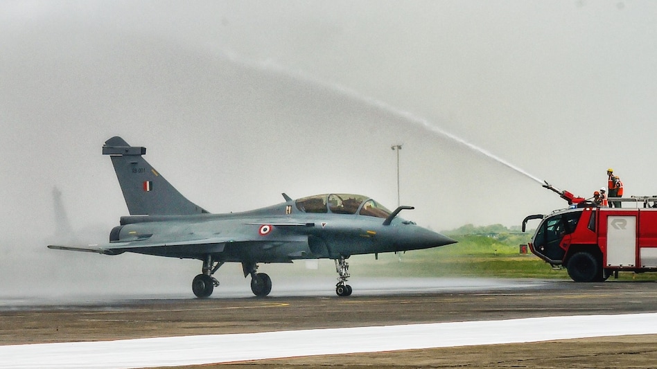 Rajnath Singh-led defence council clears Rs 3.25 lakh crore deal for 114 Rafale Rajnath Singh-led defence council clears Rs 3.25 lakh crore deal for 114 Rafale