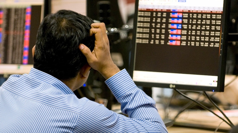 Frontline stocks including Infosys Ltd, Tata Consultancy Services (TCS), Reliance Industries Ltd (RIL), HCL Technologies, Eternal, Hindustan Unilever Ltd (HUL), HDFC Bank and Tech Mahindra were among the major contributors to the market's fall. Frontline stocks including Infosys Ltd, Tata Consultancy Services (TCS), Reliance Industries Ltd (RIL), HCL Technologies, Eternal, Hindustan Unilever Ltd (HUL), HDFC Bank and Tech Mahindra were among the major contributors to the market's fall.