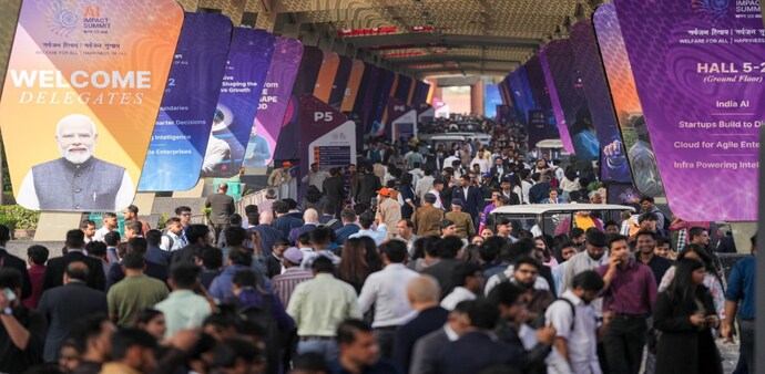 Visuals shared by PTI showed packed entry gates and bustling corridors, with participants waiting in long lines to access sessions and exhibition areas. Visuals shared by PTI showed packed entry gates and bustling corridors, with participants waiting in long lines to access sessions and exhibition areas.