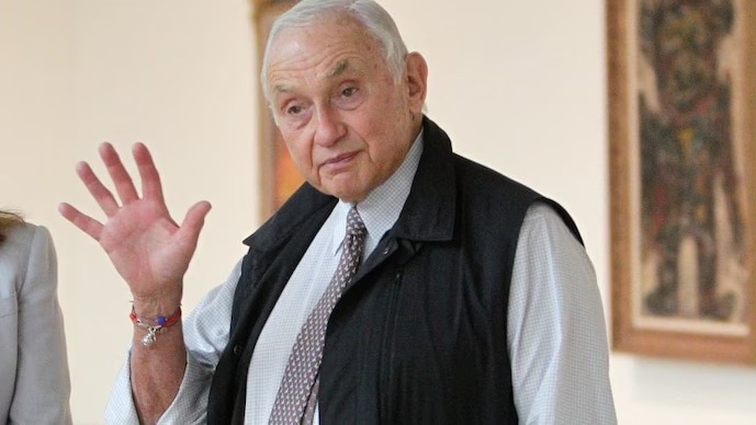 'Duped by a con man': Billionaire Les Wexner denies any role in Jeffrey Epstein’s crimes