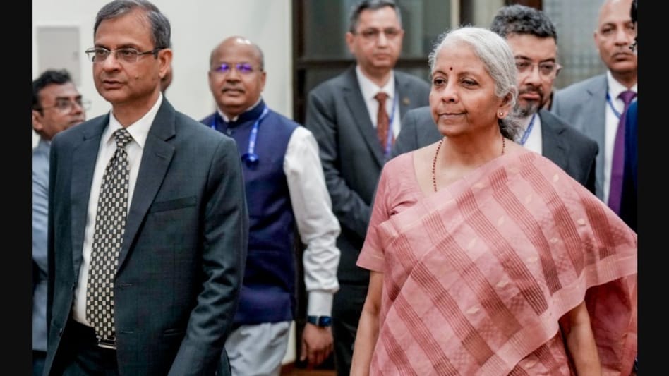 Finance Minister Nirmala Sitharaman with RBI Governor Sanjay Malhotra Finance Minister Nirmala Sitharaman with RBI Governor Sanjay Malhotra
