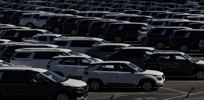 Passenger vehicle retails in February stood at 394,768 units, registering a strong 26.12% growth, according to the Federation of Automobile Dealers Associations (FADA). Passenger vehicle retails in February stood at 394,768 units, registering a strong 26.12% growth, according to the Federation of Automobile Dealers Associations (FADA).