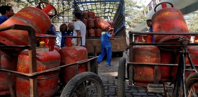 Cooking gas crisis hits Mumbai eateries hard; 20% shut, more closures likely Cooking gas crisis hits Mumbai eateries hard; 20% shut, more closures likely
