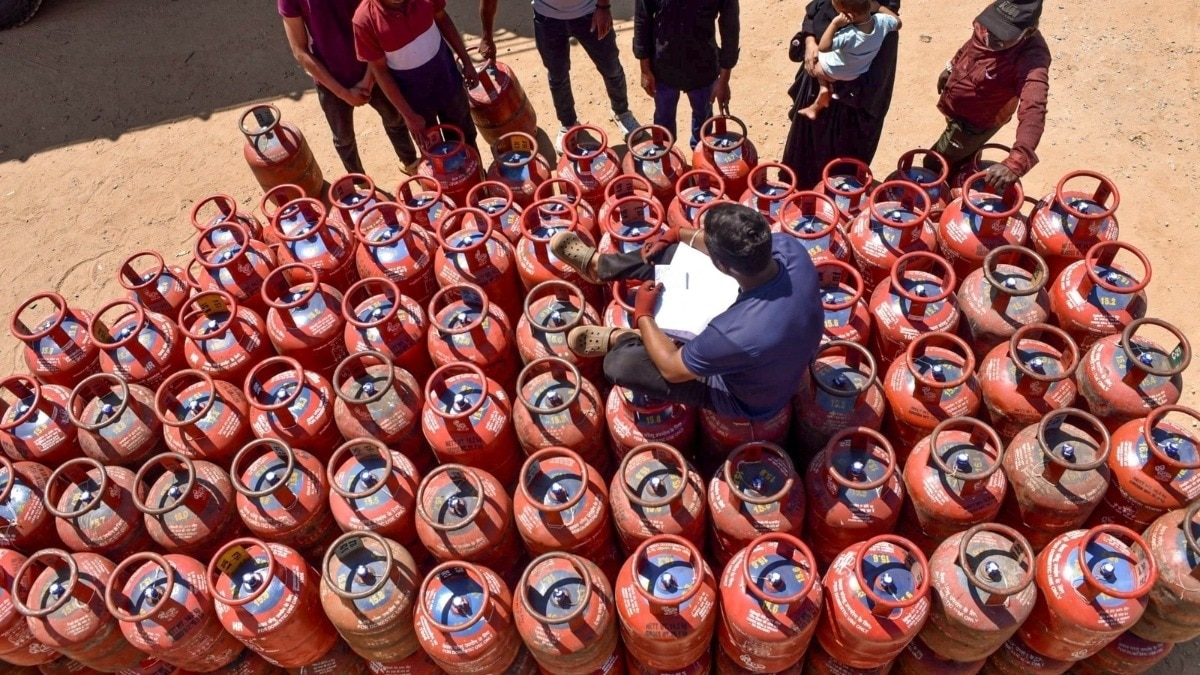 Government asks PNG users to give up LPG connections during fuel management drive