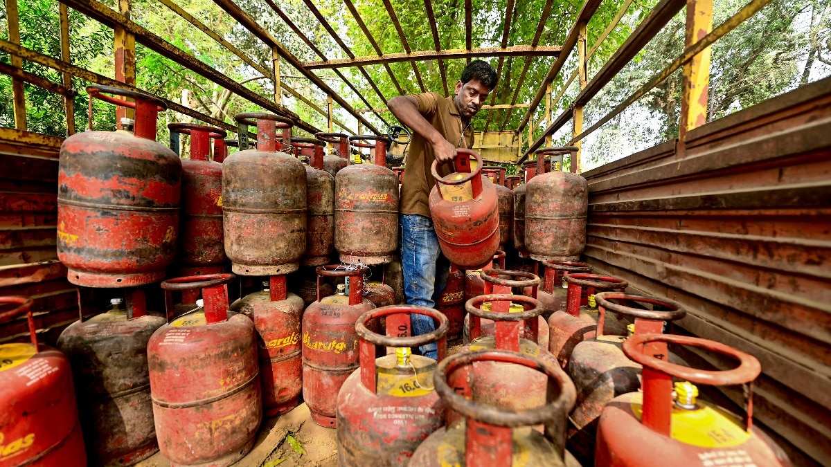 LPG shortage: Chapati makers’ supply to IT firms, hospitals, hostels affected, says report
