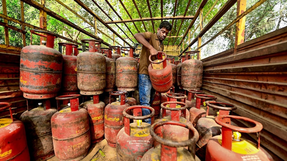 LPG crisis: Chapati supply to offices, hospitals, hostels impacted LPG crisis: Chapati supply to offices, hospitals, hostels impacted