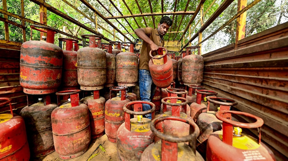 LPG, CNG, PNG prices today, March 20: Check rates across cities LPG, CNG, PNG prices today, March 20: Check rates across cities