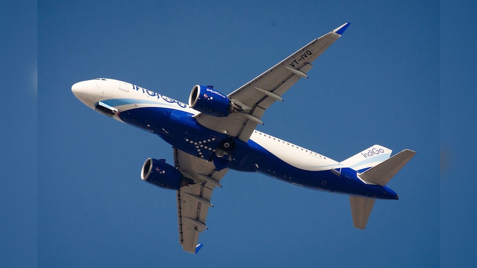 Govt removes flight fare caps: Warns airlines against unjustified price hikes Govt removes flight fare caps: Warns airlines against unjustified price hikes