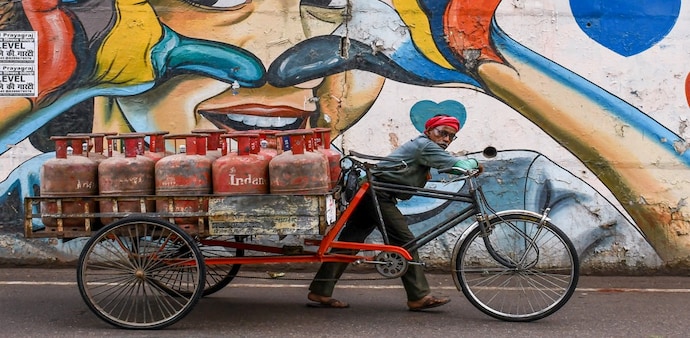 LPG shortage: OMCs are considering smaller domestic cylinders to manage the crunch LPG shortage: OMCs are considering smaller domestic cylinders to manage the crunch