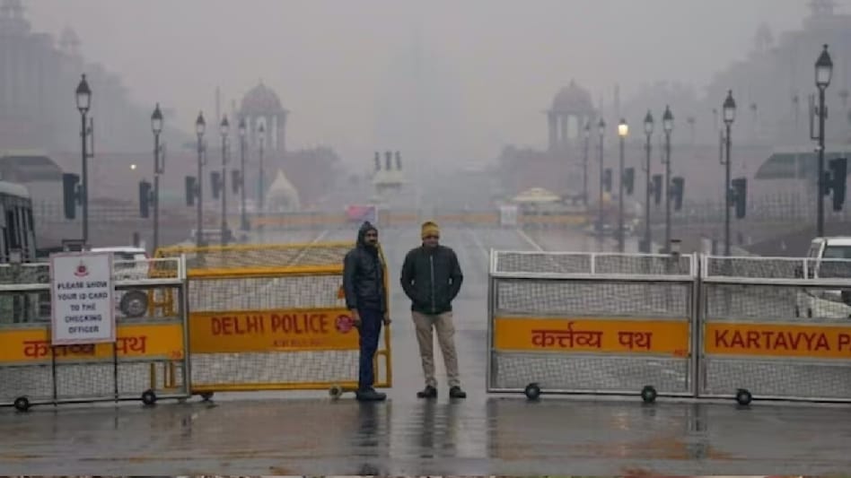 Delhi rain has brought down the temperature of the capital city Delhi rain has brought down the temperature of the capital city