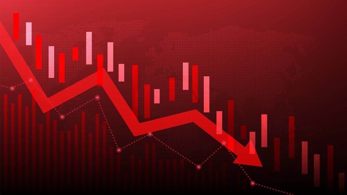 Shares of HDFC Bank fell 4.70 per cent on Monday to close at Rs 743.75.