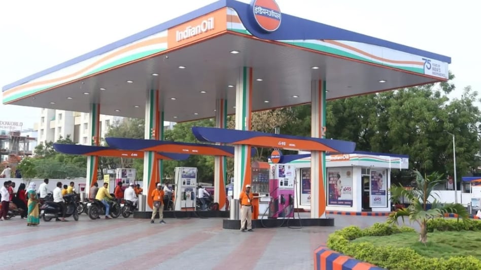 Over one lakh fuel stations across the country remain fully stocked, with no directive issued to limit sales. Over one lakh fuel stations across the country remain fully stocked, with no directive issued to limit sales.