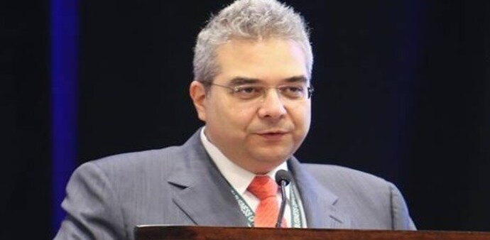 One of the most immediate risks, according to Sfakianakis, is the vulnerability of global energy supply chains due to disruptions in the Strait of Hormuz. One of the most immediate risks, according to Sfakianakis, is the vulnerability of global energy supply chains due to disruptions in the Strait of Hormuz.