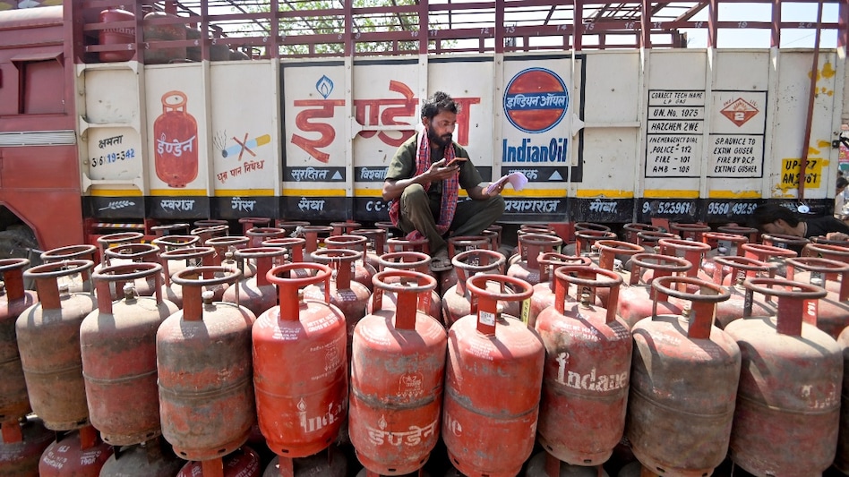 LPG, CNG, PNG prices on March 27: Check rates across cities LPG, CNG, PNG prices on March 27: Check rates across cities