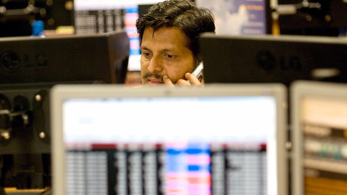 India VIX holding  above 25 level signals elevated volatility and supports the negative undertone, said Dhupesh Dhameja of SAMCO Securities.