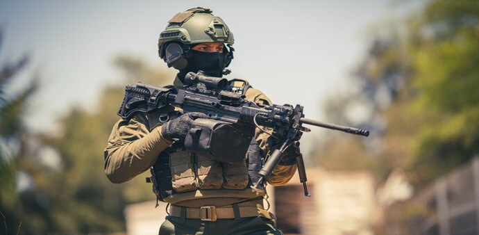 With a 7.62x51 mm calibre, 508 mm barrel length, overall length of 1,100 mm, and weight of 8 kg, the weapon has an effective range of up to 1,000 metres. With a 7.62x51 mm calibre, 508 mm barrel length, overall length of 1,100 mm, and weight of 8 kg, the weapon has an effective range of up to 1,000 metres.