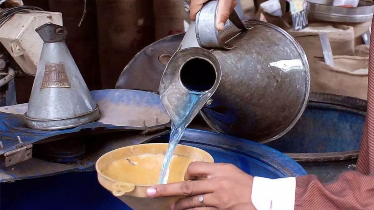 मिट्टी का तेल वापस: ऊर्जा संकट के बीच 21 राज्यों में सरकार ने फिर शुरू की PDS