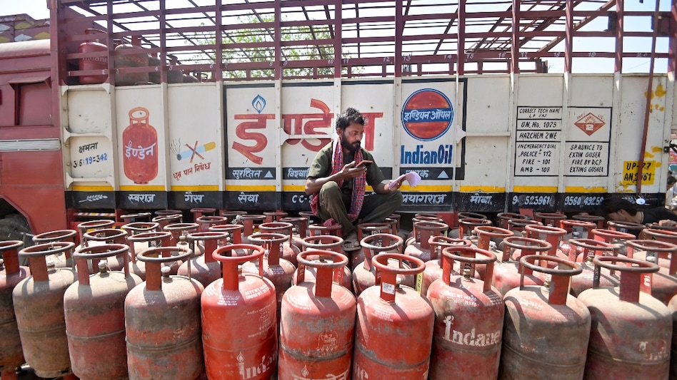 LPG, CNG, PNG prices today: Check rates at the top cities LPG, CNG, PNG prices today: Check rates at the top cities